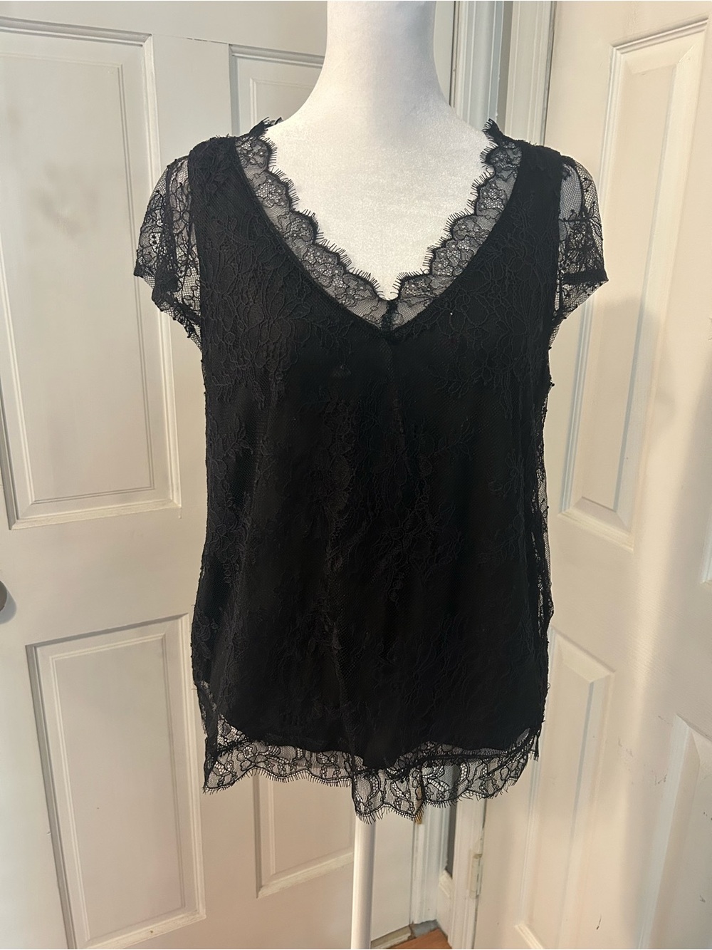 Black Lace V-Neck Short Sleeve Top